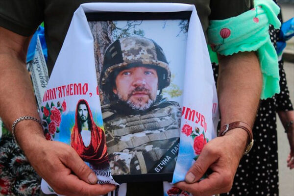 В Умані попрощалися із захисником Владиславом Коломійцем