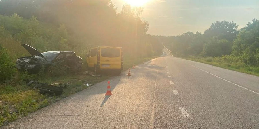 ДТП між автомобілями Hyundai Sonata та Renault Trafic
