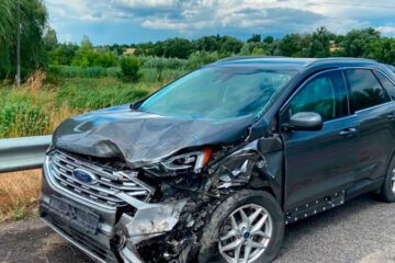 У селі Доброводи сталася аварія між вантажівкою та легковиком