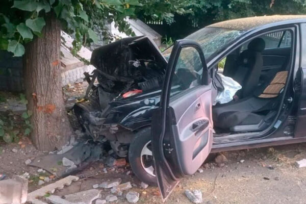 У селі Будище жінка водій створила аварію