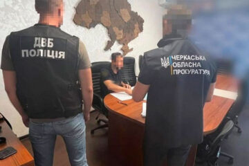 У Черкасах начальник відділу навчального закладу підозрюється у викрадені ноутбуків