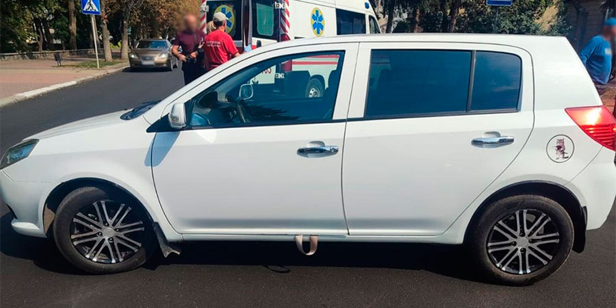 Geely після наїзду на велосипедистку у Шполі