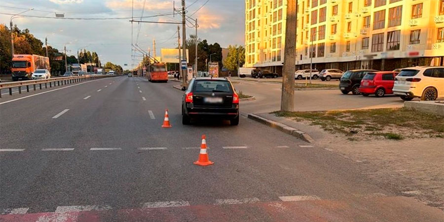 Skoda Octavia після зіткнення із самокатом у Черкасах