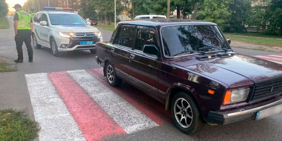 ВАЗ-2107 після наїзду на жінку у Смілі