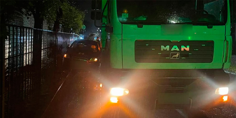 ДТП між вантажівкою та учбовим авто у Черкасах