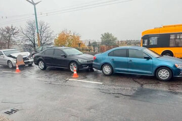 У Черкасах на проспекті Хіміків сталася аварія за участі 3 авто